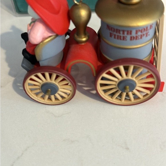 1985 Santa’s Fire Engine Hallmark Ornament Here Comes Santa series #7 - Picture 4 of 7